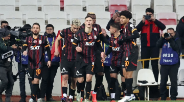 10 kişi Galatasaray, Sivasspor karşısında 3 golle kazandı! Sivasspor Galatasaray maç özeti