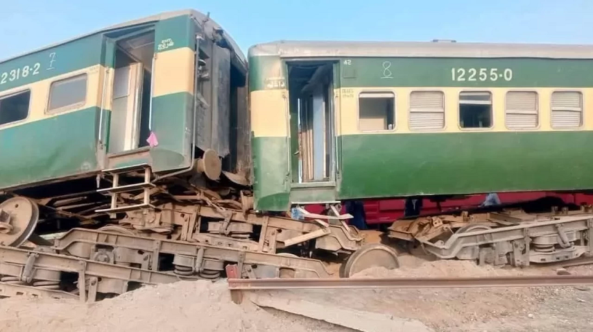 Dünya bu kazayı konuşuyor! Pakistan’da tren raydan çıktı! Ölü ve yaralılar var!